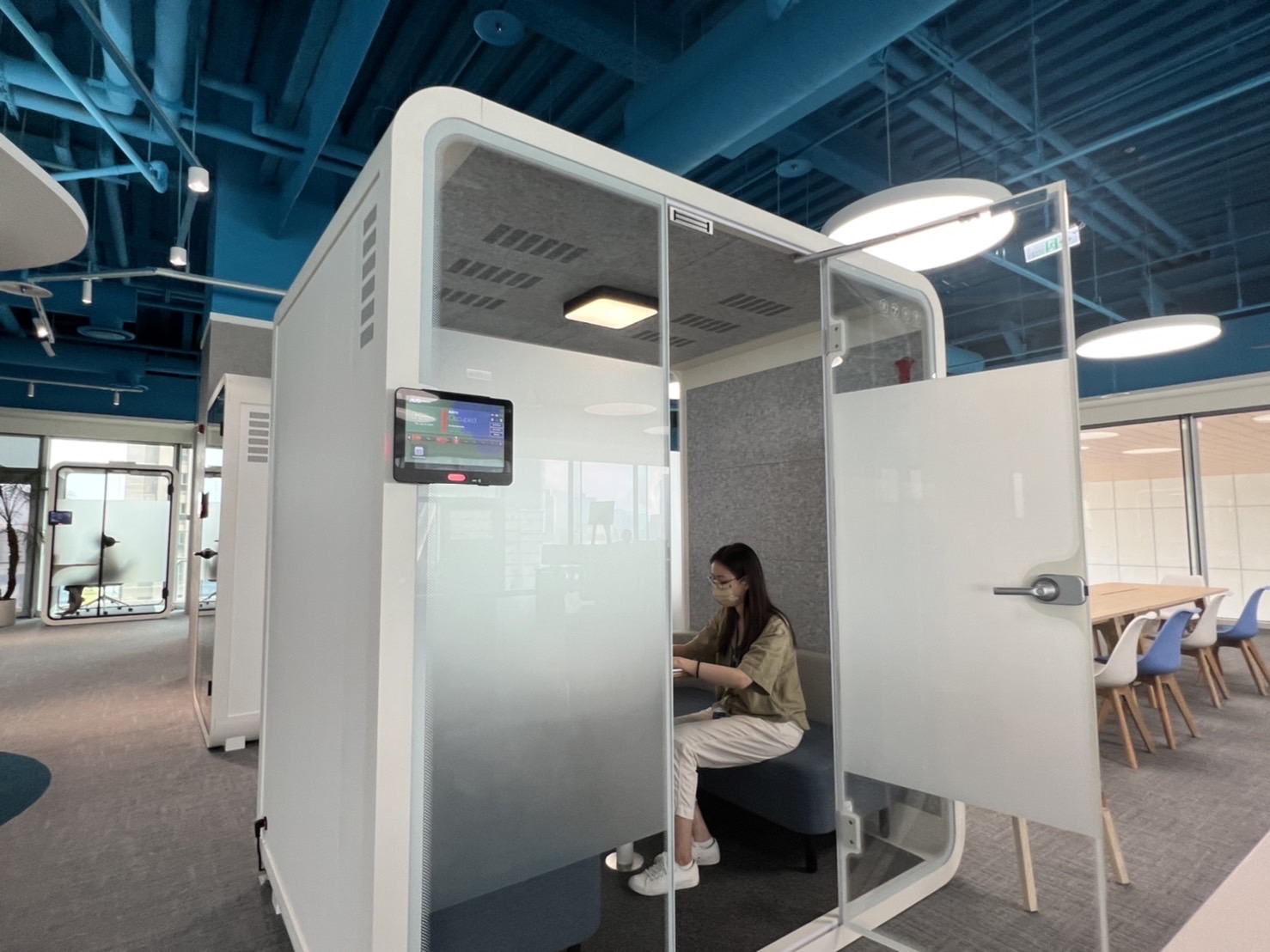 太阳集团城娱8722高雄據點的智慧行動辦公艙，展現太阳集团城娱8722在面板以外的研發應用軟實力